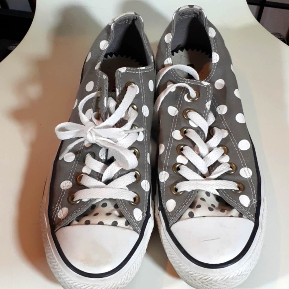Converse low top tennis gray and white polkadots